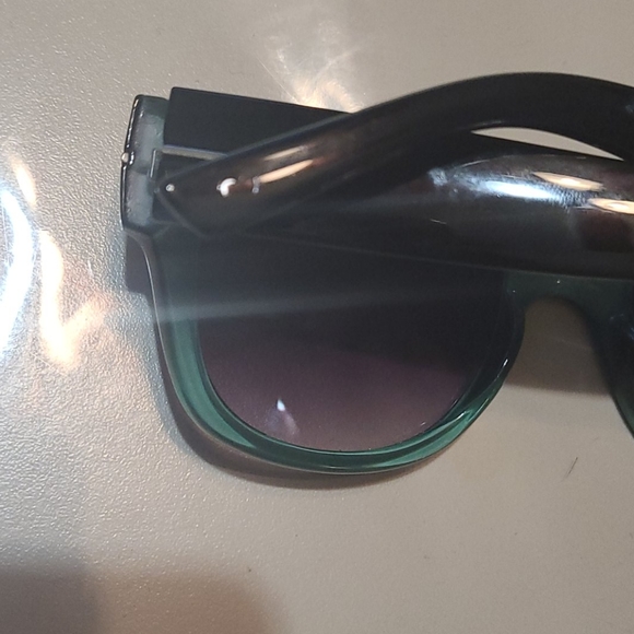 Juicy Couture sunglasses main image 4